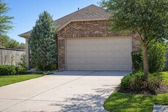 137 Emory Birch in Montgomery, TX - Foto de edificio - Building Photo