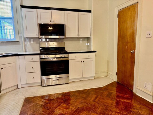 216 S 46th St in Philadelphia, PA - Building Photo - Building Photo
