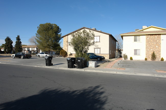 2300 Mary Dee Ave in North Las Vegas, NV - Foto de edificio - Building Photo