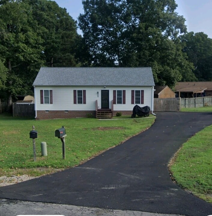 1511 Terminal Ave in Chester, VA - Building Photo