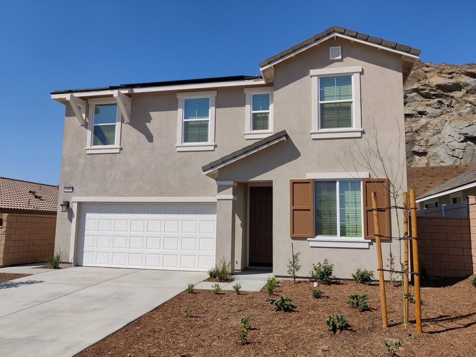 6491 Canyonlands Dr in Jurupa Valley, CA - Building Photo