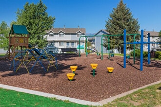 Carefree Village Townhomes in Colorado Springs, CO - Foto de edificio - Building Photo