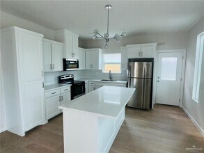 8 W Citrine St in Edinburg, TX - Building Photo - Building Photo