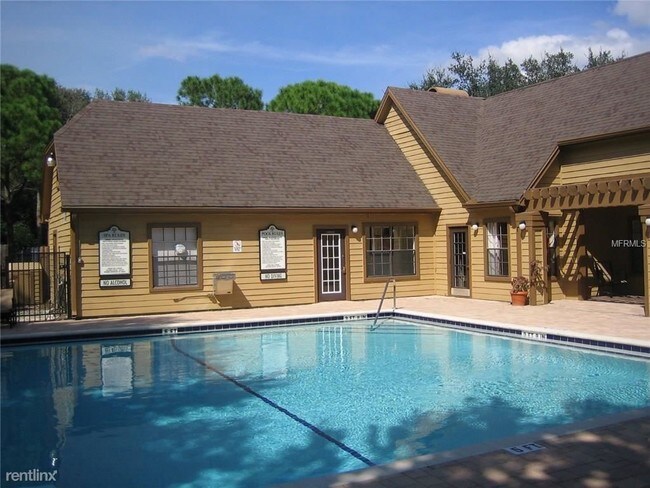 390 Woodside Dr in Altamonte Springs, FL - Building Photo - Building Photo