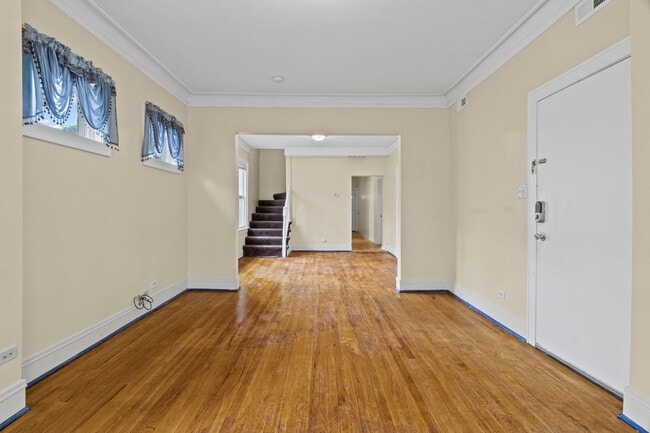 8204 S Marquette Ave in Chicago, IL - Building Photo - Building Photo