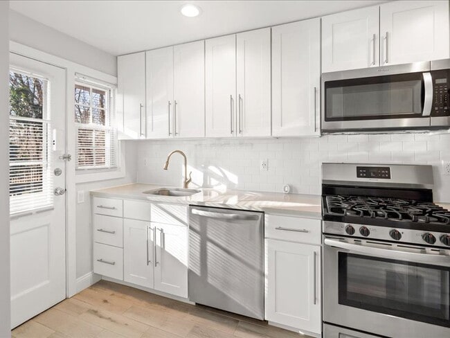 Commonwealth Townhomes in Montclair, NJ - Building Photo - Building Photo