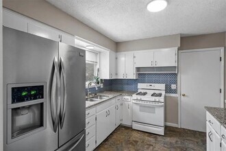 7900 Hedges Ave in Raytown, MO - Building Photo - Building Photo