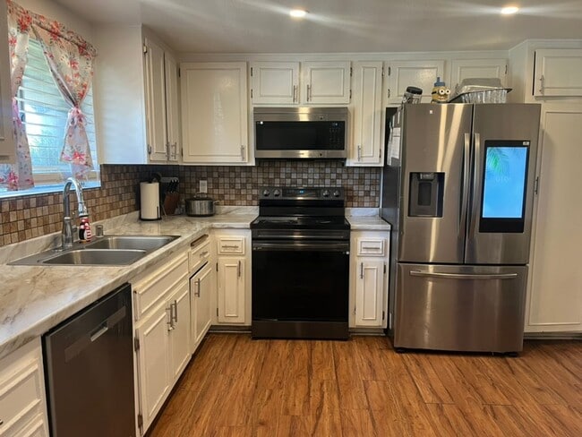 property at 5516 Donner Ave