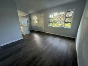 1250 Lakeview Dr in DeLand, FL - Foto de edificio - Building Photo