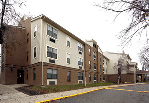 Goodwin Plaza Apartments in Indianapolis, IN - Foto de edificio - Building Photo