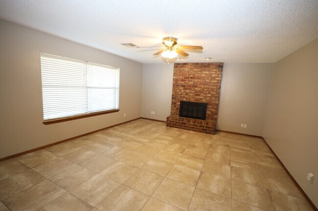 1815 Nightingale Cir in Mcalester, OK - Foto de edificio - Building Photo