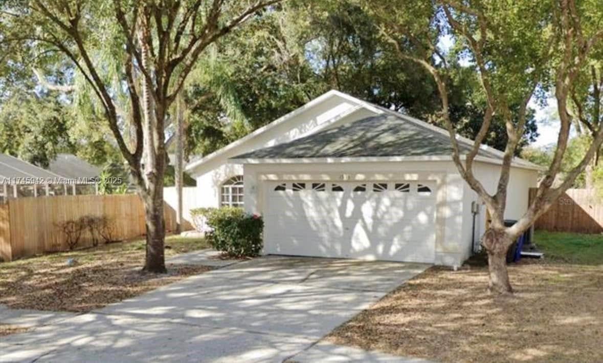1955 Erin Brooke Dr in Valrico, FL - Building Photo