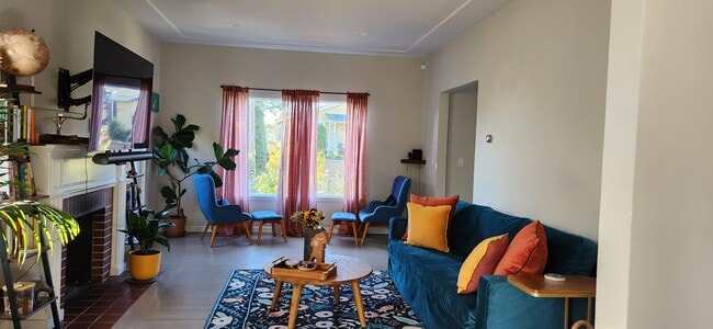 4532 Reinhardt Dr in Oakland, CA - Building Photo - Building Photo