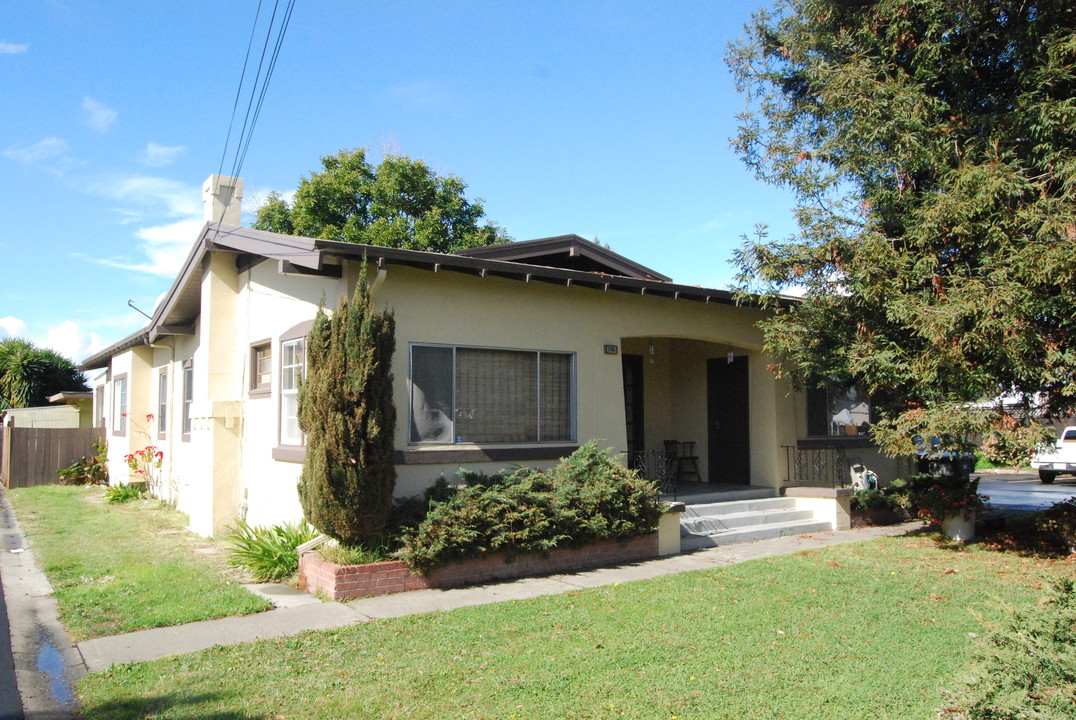 21155 Garden Ave in Hayward, CA - Building Photo