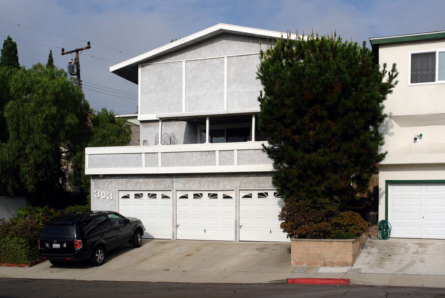 303 Bungalow Dr in El Segundo, CA - Foto de edificio - Building Photo