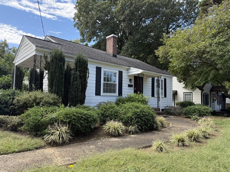 1025 Druid Cir in Charlotte, NC - Building Photo