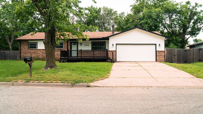 property at 208 E Valley View St