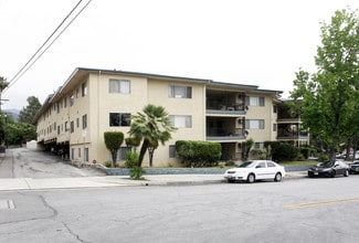 990 Valley View Ave in Pasadena, CA - Foto de edificio - Building Photo