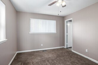 Villa Gardens Apartments in Midwest City, OK - Building Photo - Interior Photo