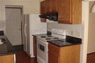 12521 NE 117th Pl in Kirkland, WA - Foto de edificio - Building Photo