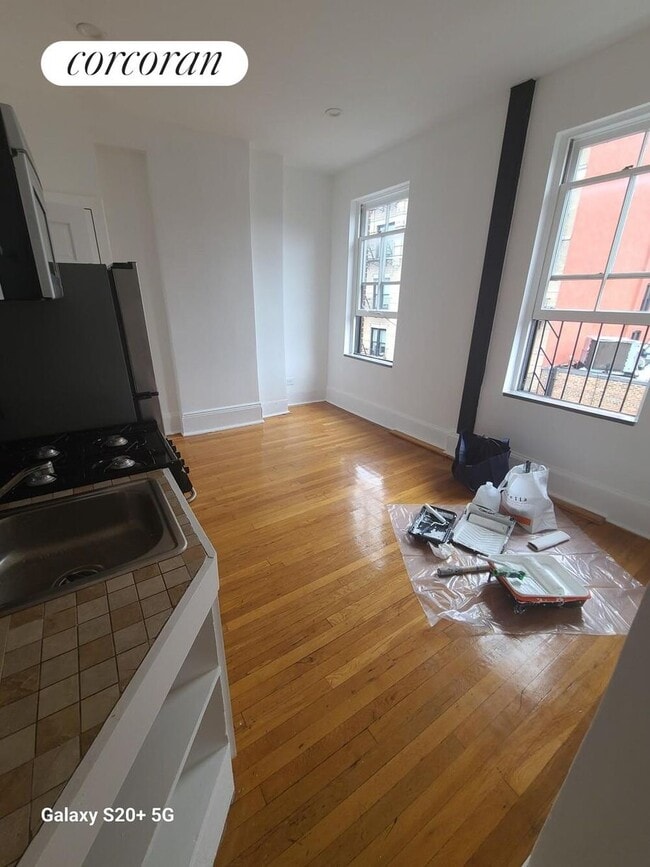 220 Waverly Pl in New York, NY - Building Photo - Building Photo