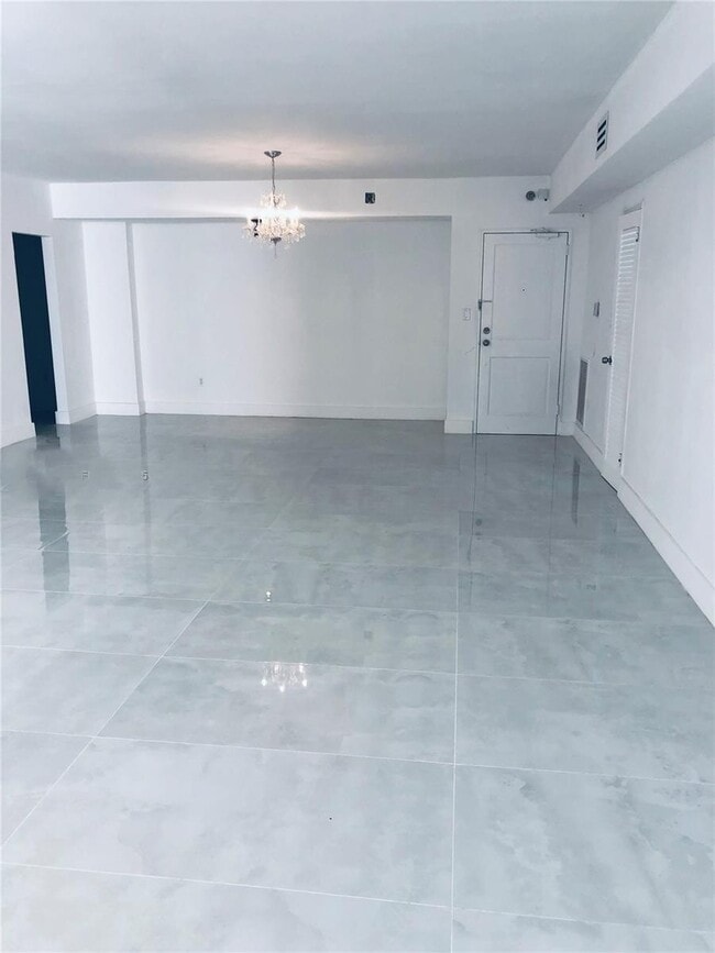 10185 Collins Ave, Unit 616 in Bal Harbour, FL - Building Photo - Building Photo