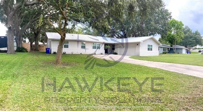 2033 Dunbarton Way in Lakeland, FL - Building Photo - Building Photo
