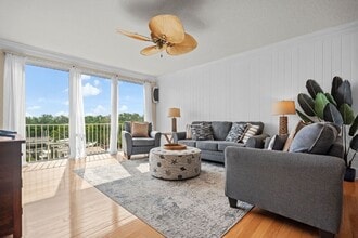 1593 Pinellas Bayway S in St. Petersburg, FL - Building Photo - Building Photo