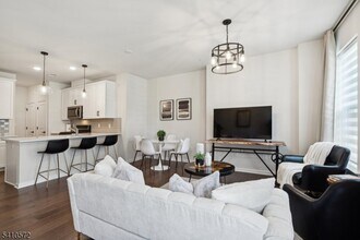 4 Sadie Cir in Union, NJ - Building Photo - Building Photo