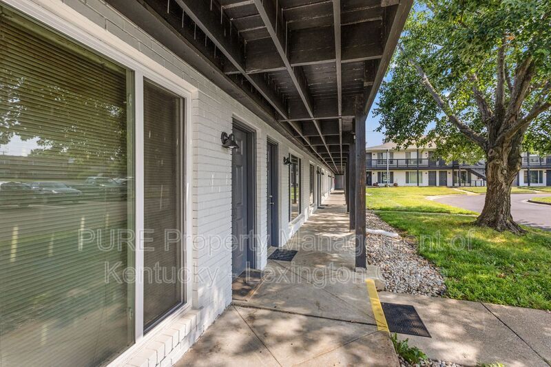 1685 Alexandria Dr in Lexington, KY - Building Photo