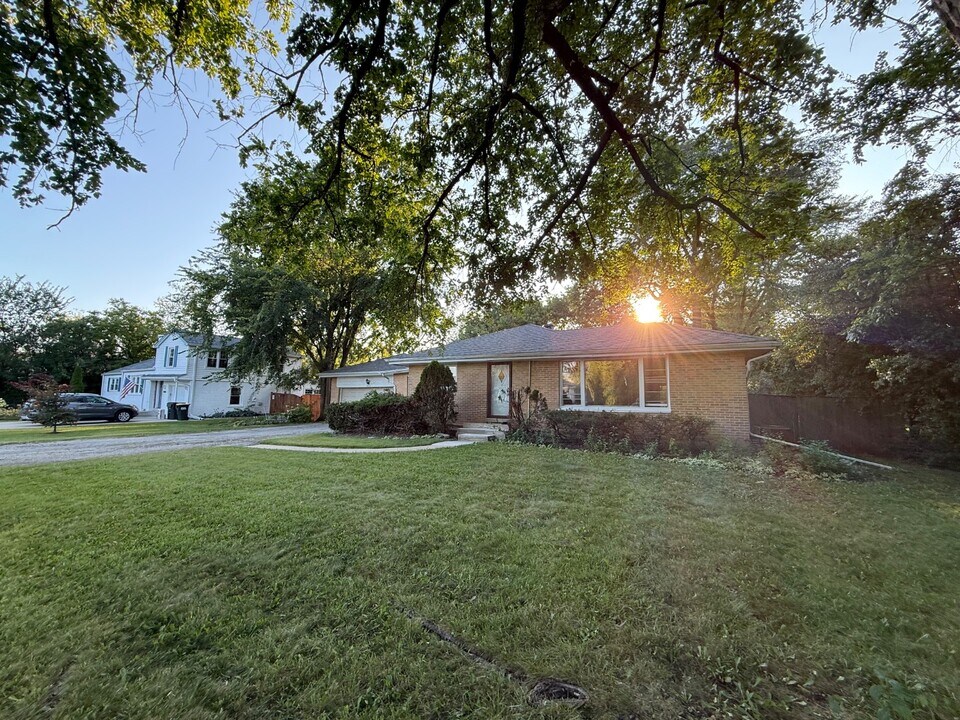 9503 Greenwood Dr in Des Plaines, IL - Building Photo