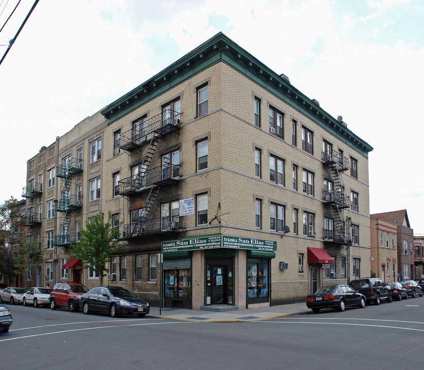 6120 Monroe Pl in West New York, NJ - Building Photo