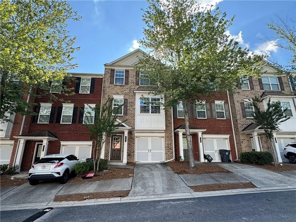 2100 Meadow Peak Rd in Duluth, GA - Building Photo