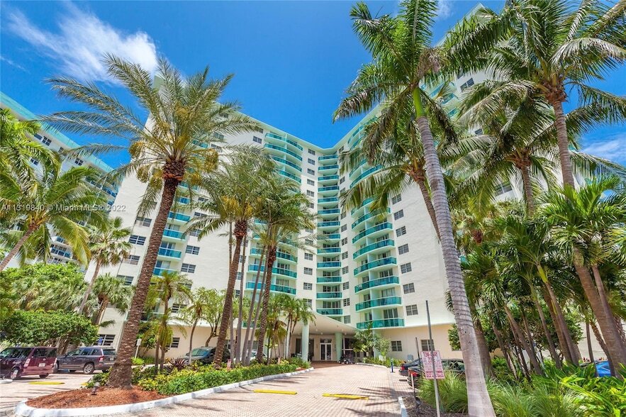 3801 S Ocean Dr, Unit 10Q in Hollywood, FL - Building Photo