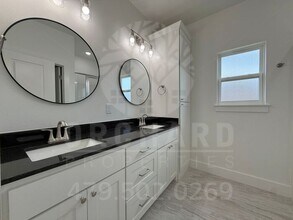 2004 E Brookview Dr in Siloam Springs, AR - Building Photo - Building Photo