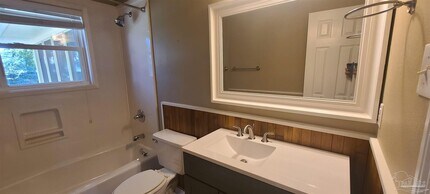 1003 E Jordan St in Pensacola, FL - Building Photo - Building Photo