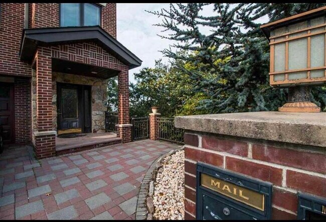 property at 198-200-200 W 52nd St