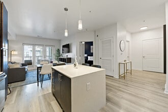 205 S Kings Dr in Charlotte, NC - Building Photo - Building Photo