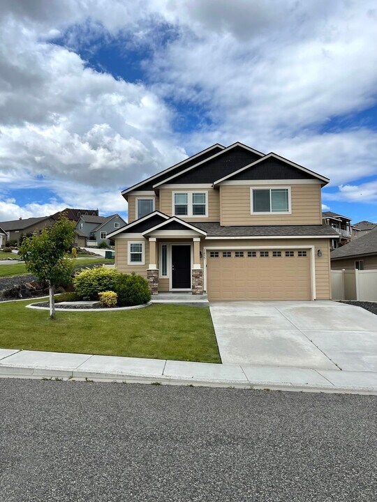 1455 Azalea Ave in Richland, WA - Building Photo