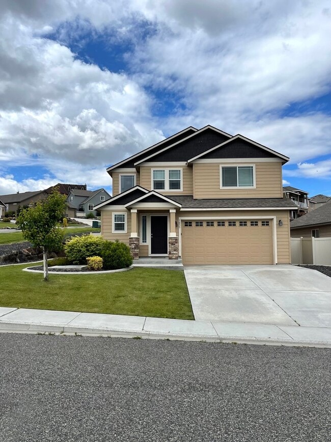 property at 1455 Azalea Ave