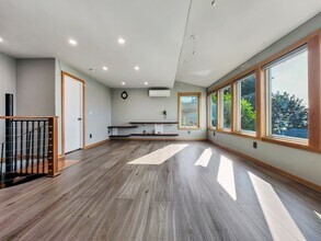 2320 Hobart Ave SW in Seattle, WA - Building Photo - Building Photo