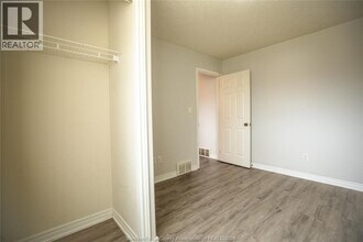 2148 Curry Ave in Windsor, ON - Foto de edificio - Building Photo