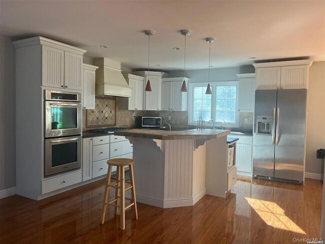 3 Thornridge Ln in Centereach, NY - Foto de edificio - Building Photo