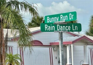 3165 Bunny Run Dr in North Fort Myers, FL - Foto de edificio - Building Photo