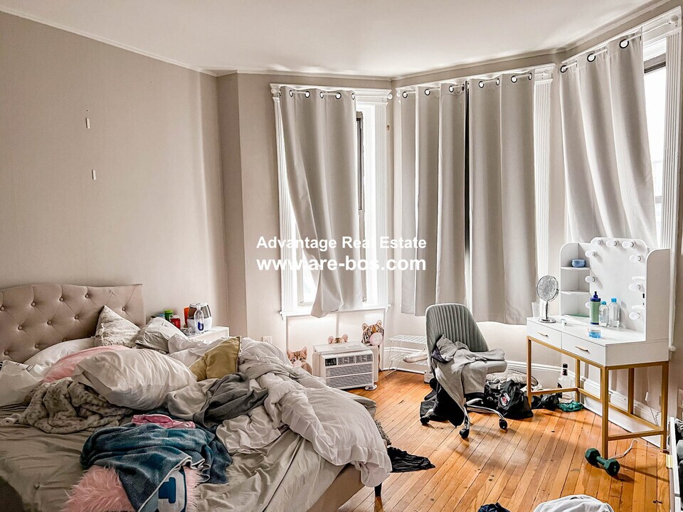 1066 Commonwealth Ave, Unit 23 in Boston, MA - Building Photo