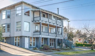 West Boston Apartments in Seattle, WA - Building Photo - Building Photo