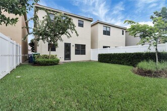 673 NE 191st St in Miami, FL - Building Photo - Building Photo