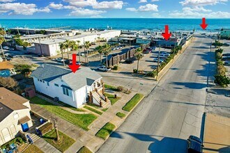 3828 Seawall Blvd in Galveston, TX - Building Photo - Building Photo