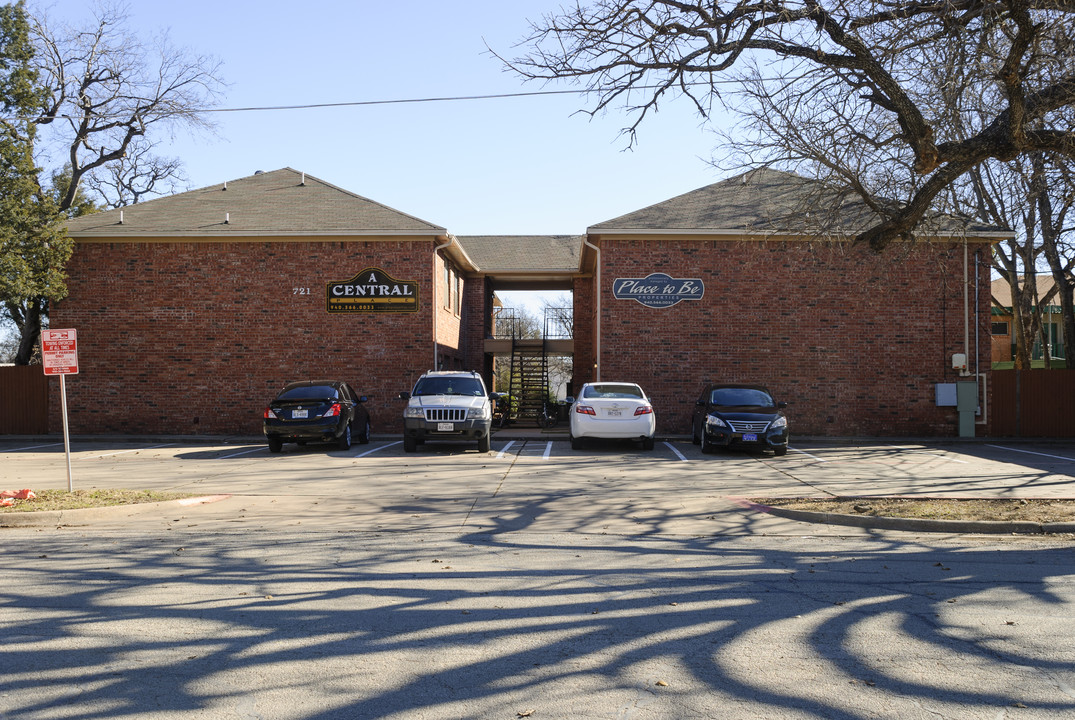 A Central Place in Denton, TX - Foto de edificio