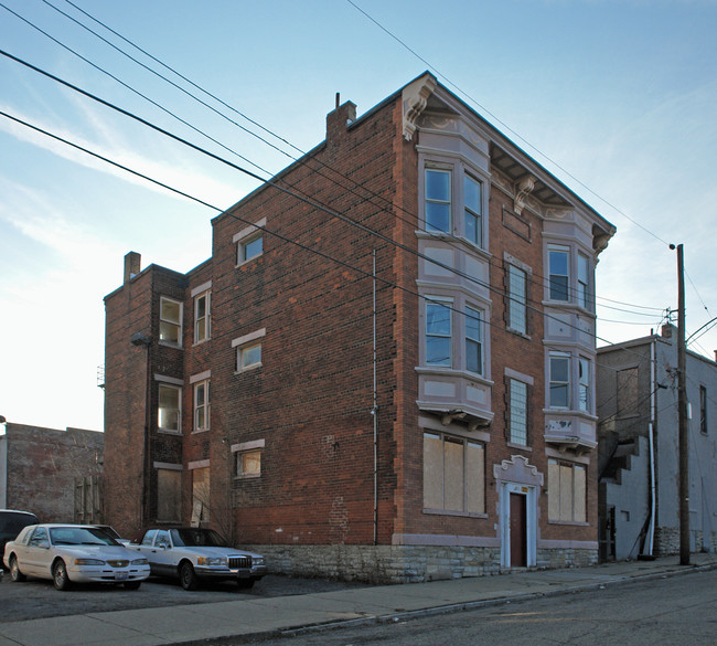 2504 Chatham St in Cincinnati, OH - Foto de edificio - Building Photo